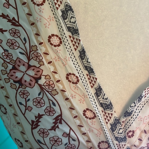 Pretty Garden floral wrap maxi. - Picture 9 of 13